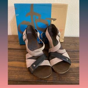 Two tone strappy leather sandals ➙worn once